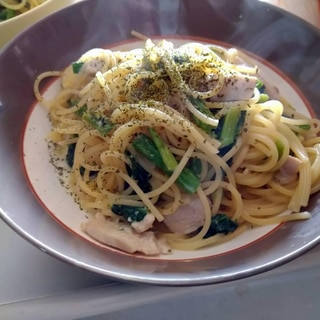 牛乳で作る鶏肉とほうれん草のクリームパスタ